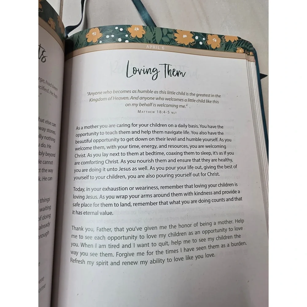 Daily Strength for Mothers 365-Day Devotional Teal Faux Leather Floral Book‎